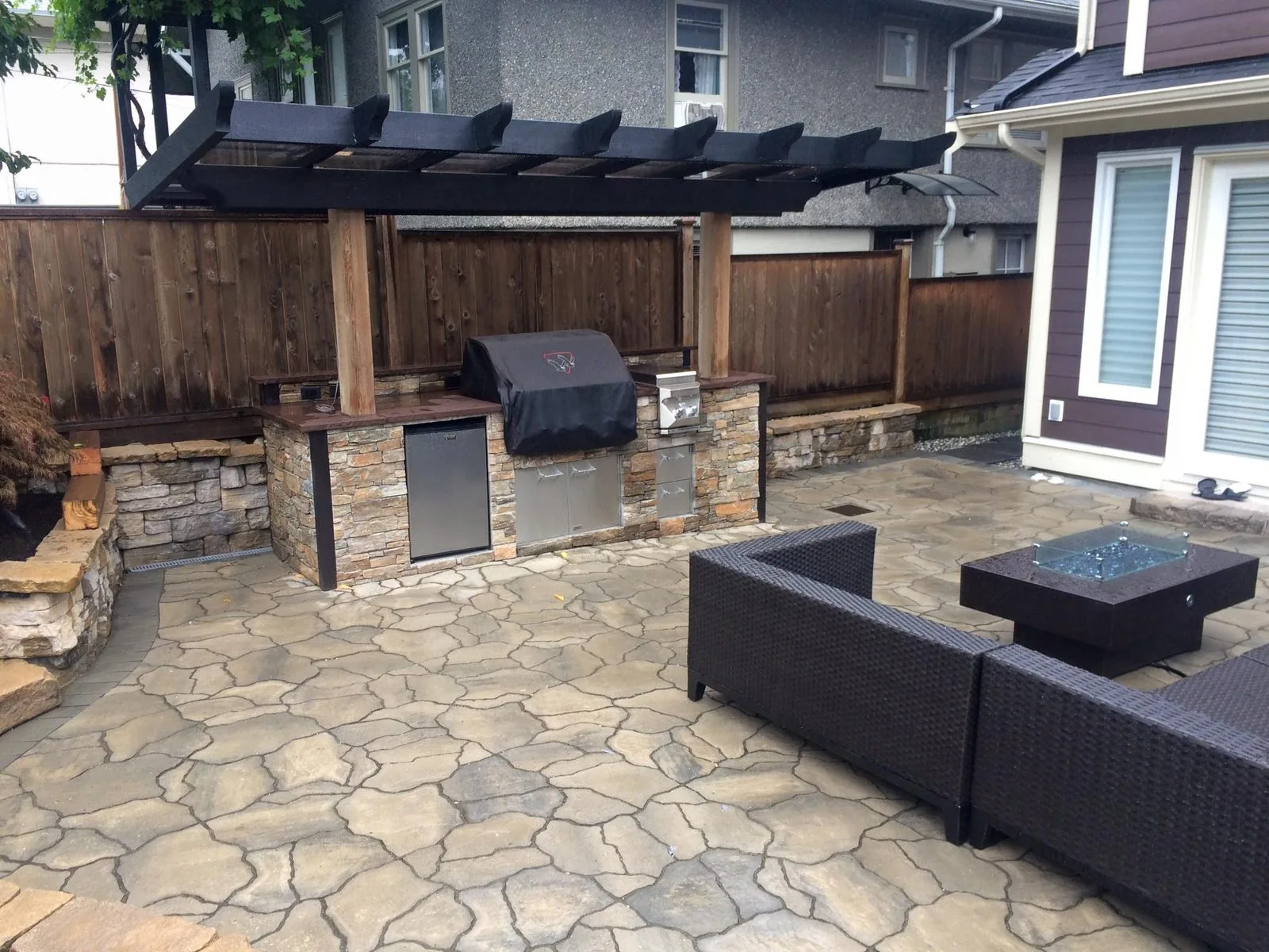 Outdoor living space built by Atlas Sun Systems